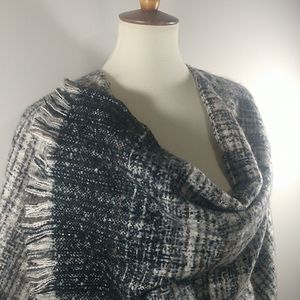 Ruana: Versitle Warm Fringe Wrap